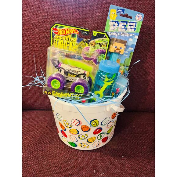 Minecraft gift bundle with a 40 50 preschool soft adorable throw hot wheels - Picture 4 of 5